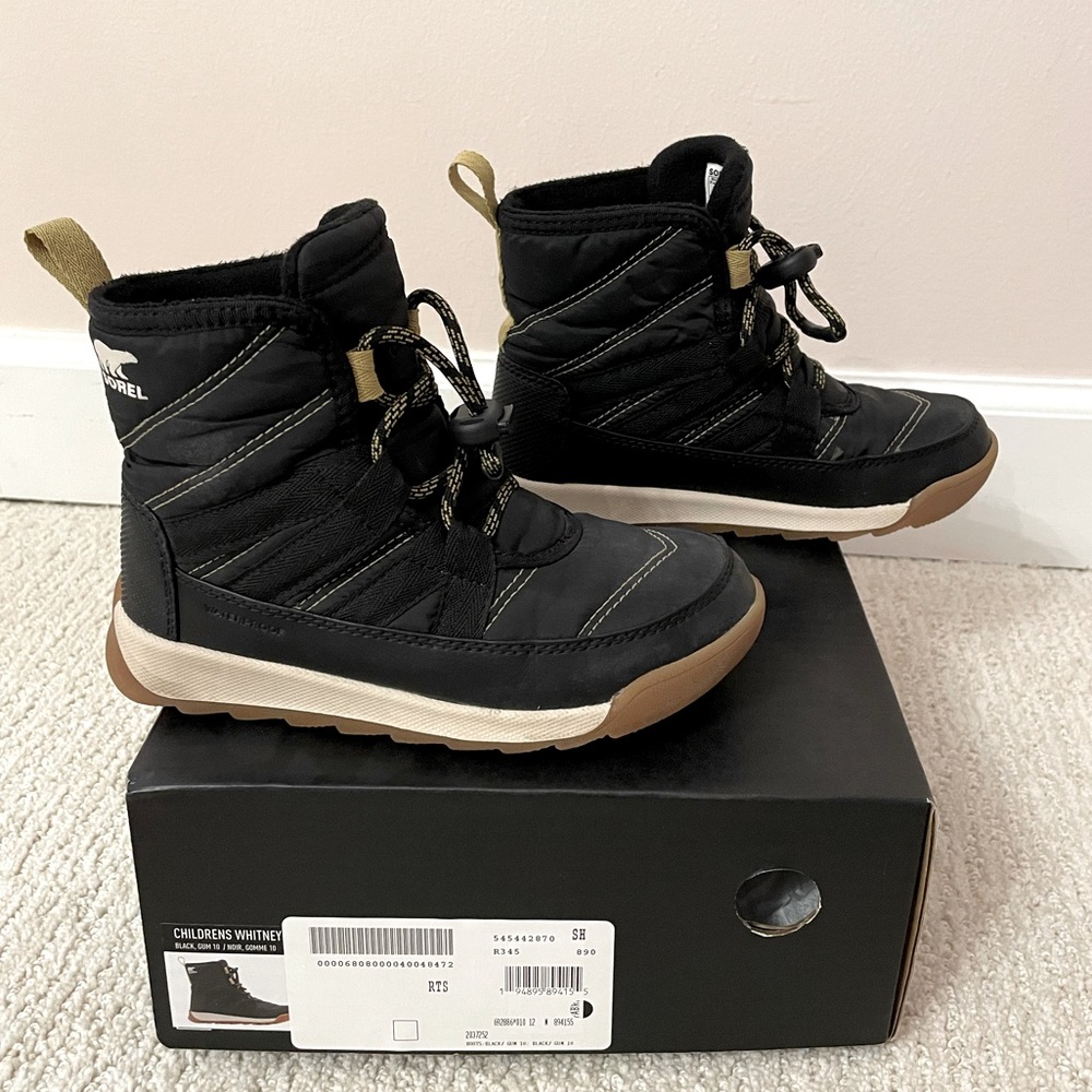 *** SOLD**** Sorel Kids Whitney ll waterproof insulated Boots